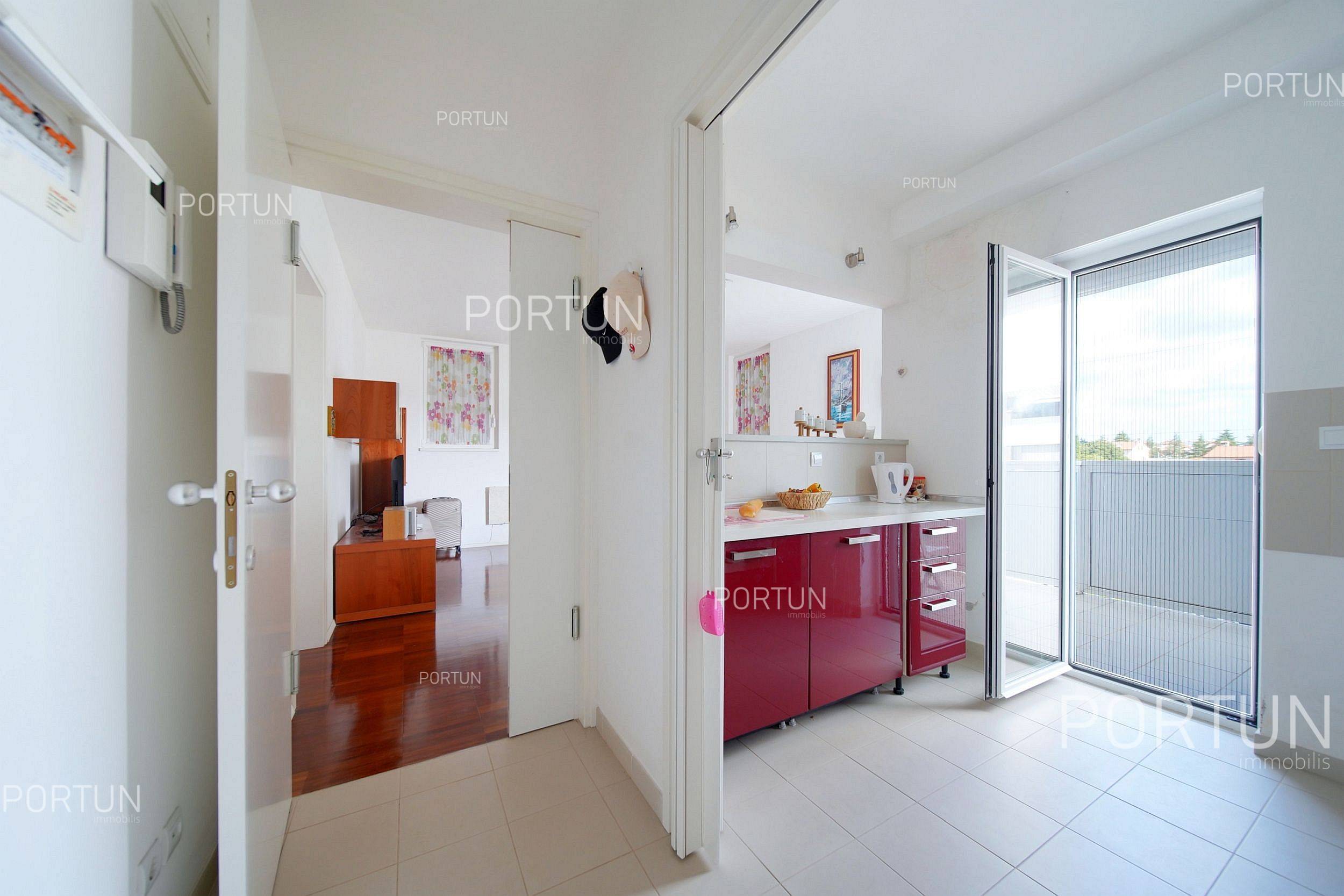 Квартира на продажу в Ровинь - 10660 - 08